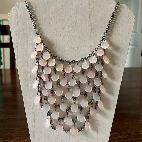 Etc! Chain and pink statement necklace - Picture 1 of 5